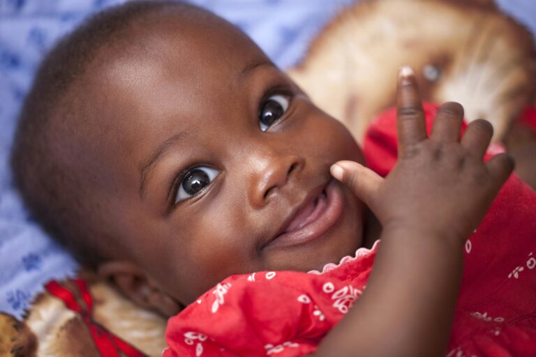 A new infant-friendly malaria medication has been approved and will start rolling out in African countries. Designed specifically for infants under 4.5 kg, this breakthrough fills a critical treatment gap and offers safer, life-saving care for the continent’s youngest patients.