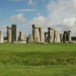 On November 14, UK charity Alabaré will host its annual Big Sleep at Stonehenge to support homeless veterans. The Salisbury-based organization runs homes across the UK offering shelter, mental-health support, and training. Last year it helped 158 veterans as referrals rose 122 %.