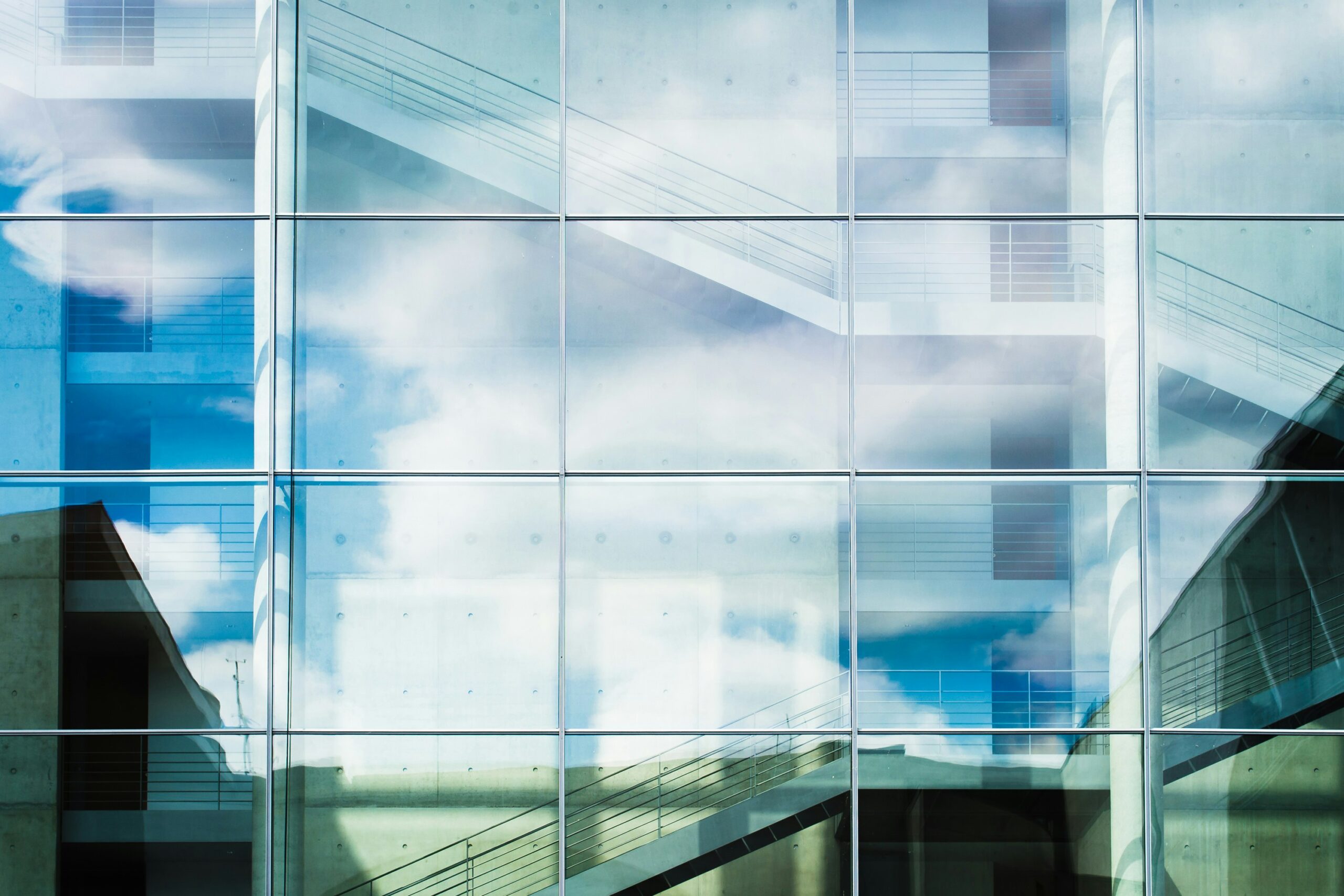 Chinese scientists developed transparent, low-cost glass that removes 95% of dust within 10 seconds using electric fields—no water or chemicals needed. It even blocks new particles from settling, offering sustainable, maintenance-free solutions from skyscrapers to Mars rovers.