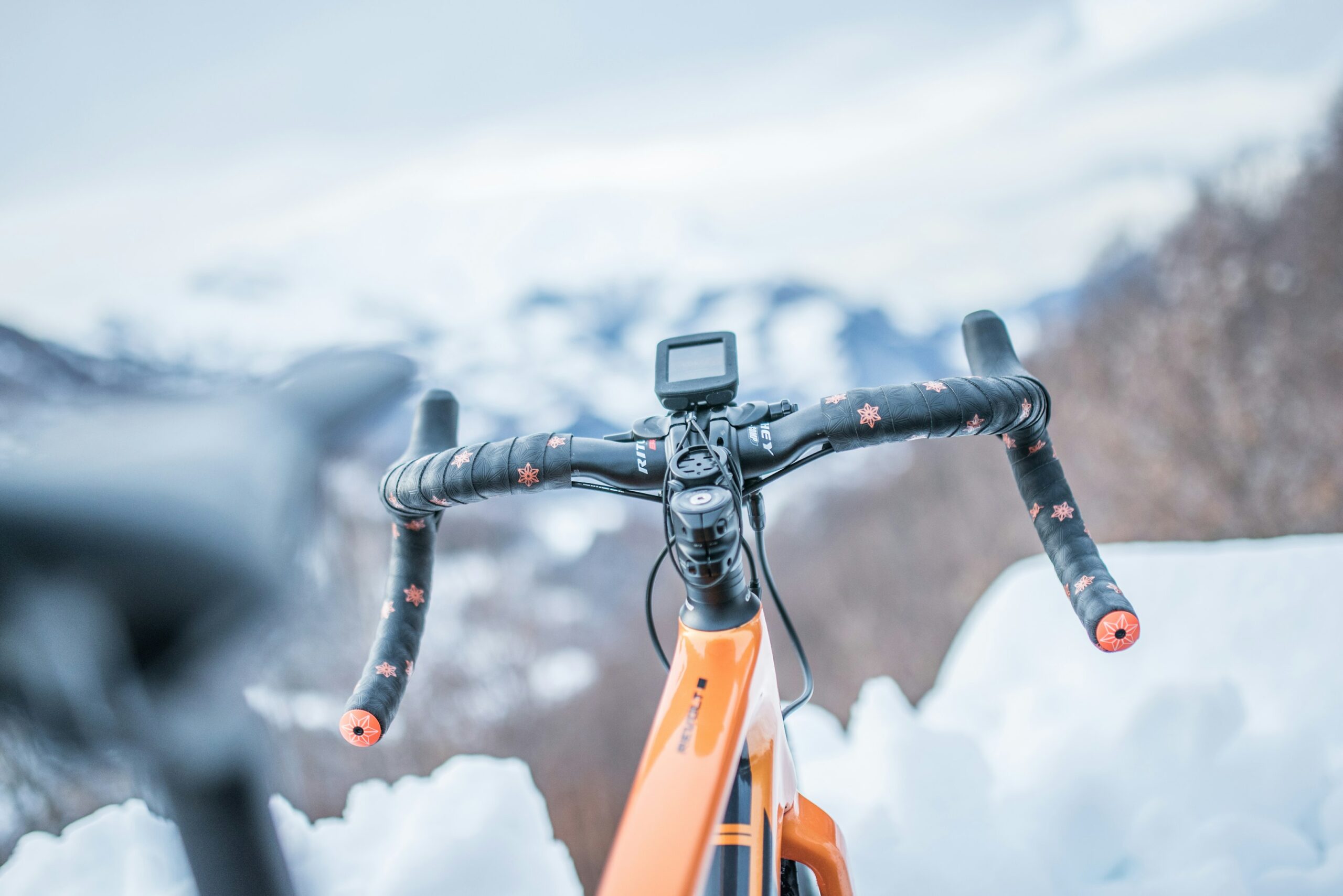 An app designed by a team at the University of Washington notifies cyclists when a car gets within four feet of them, with the goal of preventing collisions and allow for an easier riding experience. A sensor on the bike's handlebars sends a signal to the cyclist's phone, allowing them to react accordingly and choose an appropriate route to take.