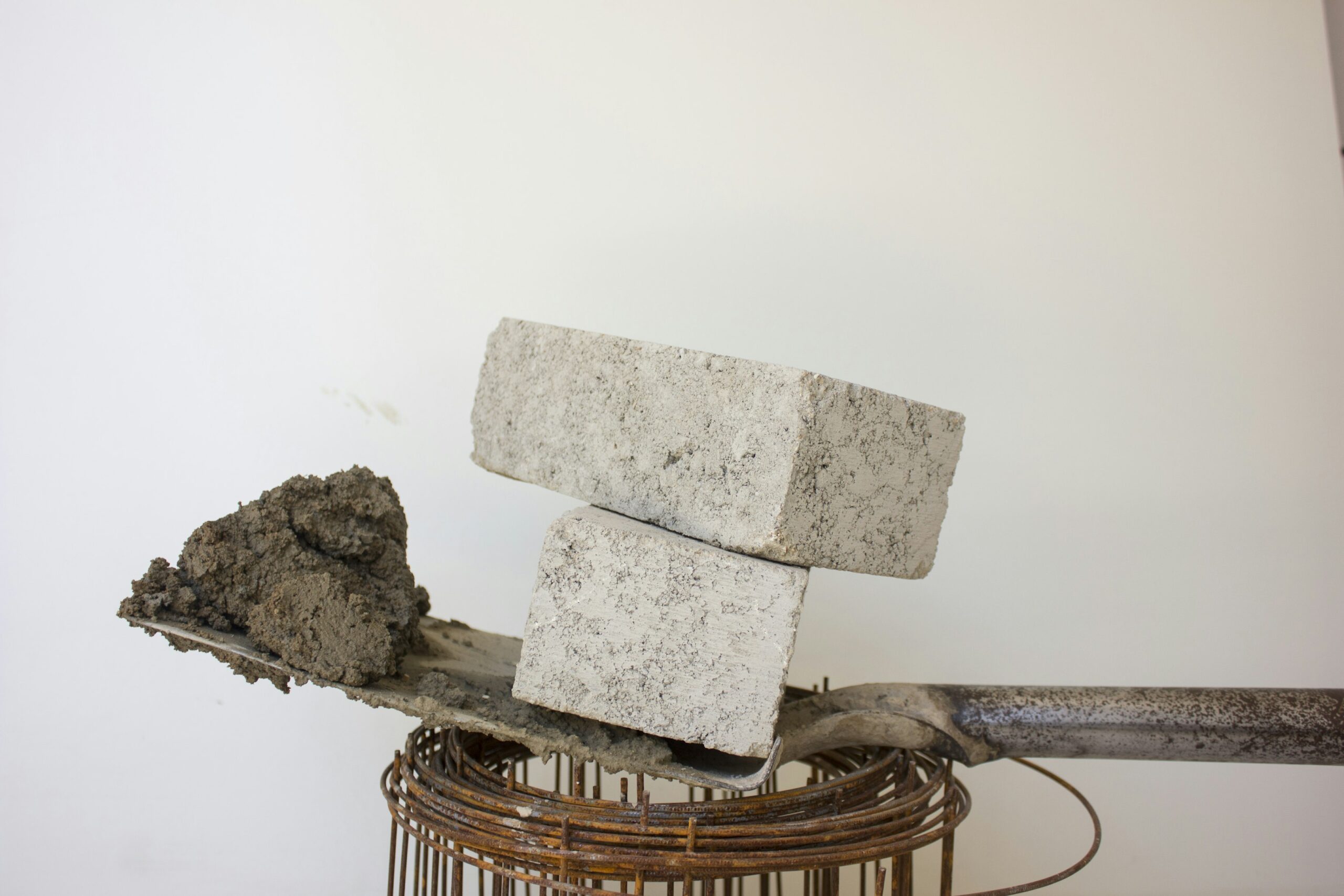Scientists have developed a cement-free soil solidifier using recycled glass (Earth Silica) and construction waste powder. Thermo‑activated and meeting industry strength standards, it cuts carbon emissions and reuses industrial byproducts—offering a low‑cost, greener solution for construction.