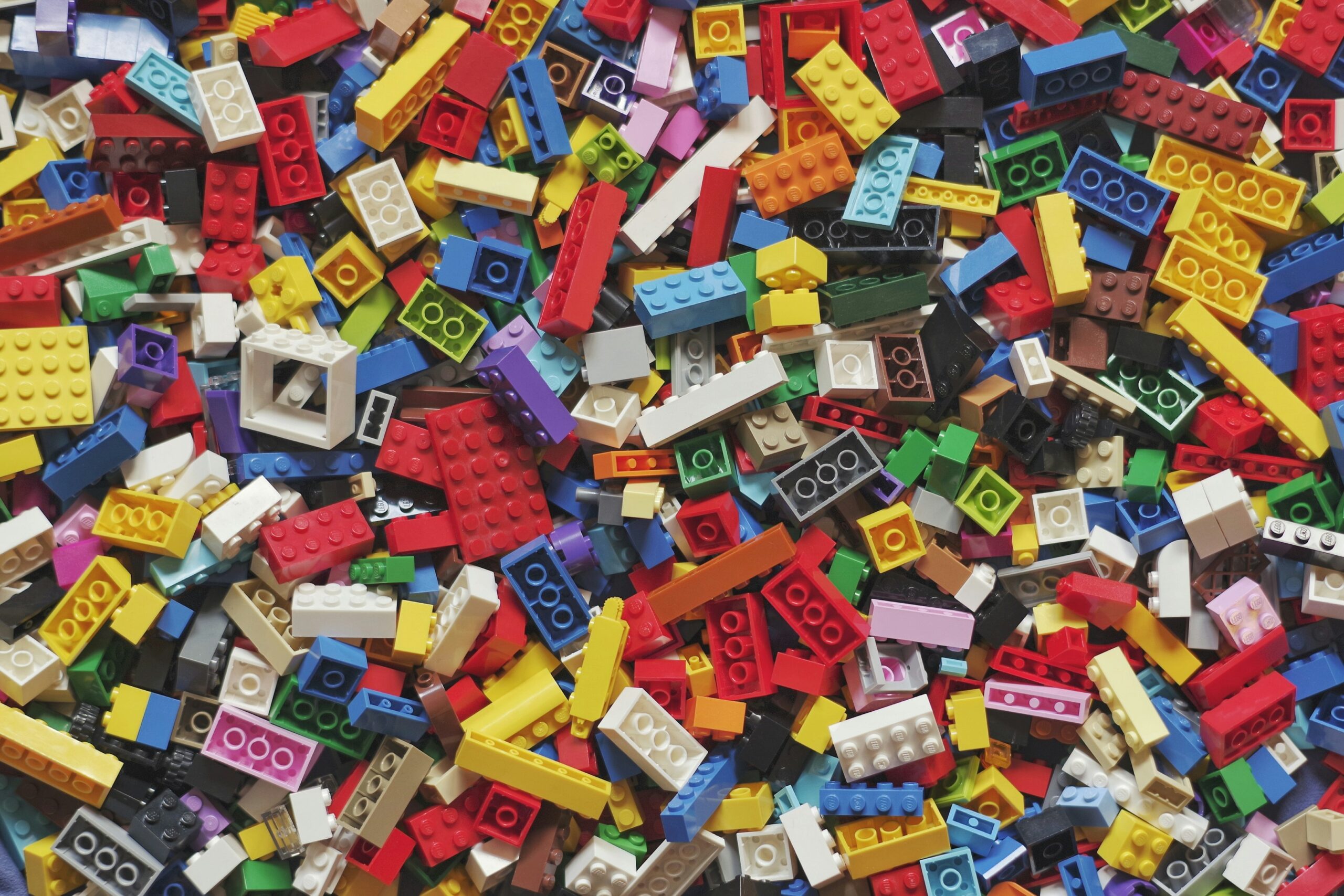 Columbian company Conceptos Plásticos transforms plastic waste into Lego-like bricks, creating a modular building system that makes construction simple, quick, and sustainable while costing just a fraction of traditional construction.