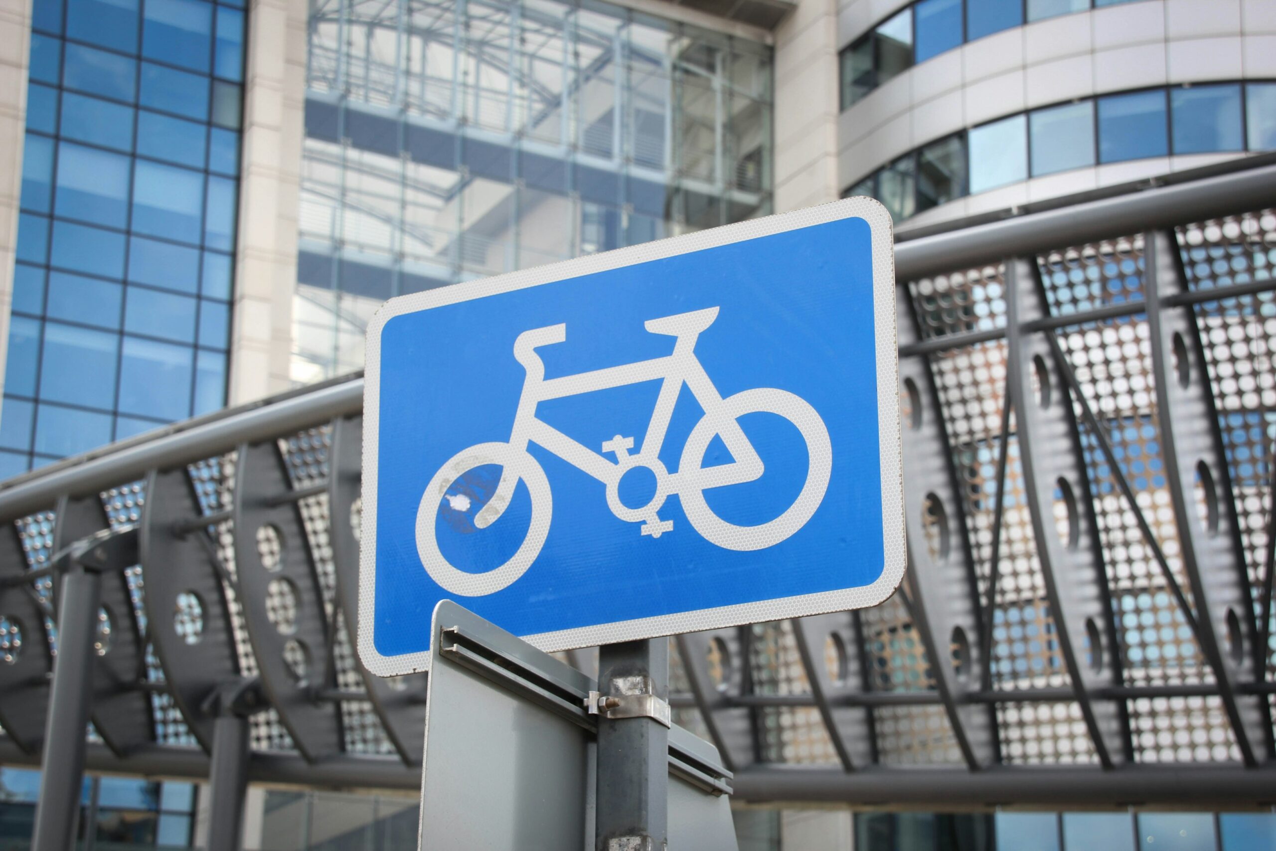 A study shows protected bike lanes significantly increase commuter cycling—21–171% more trips in cities like Austin and DC—by making riders feel safer. Networks also cut CO₂ emissions (e.g., Bogotá saves 22,000 t/year) and reduce crashes up to 50%, proving their public benefit.