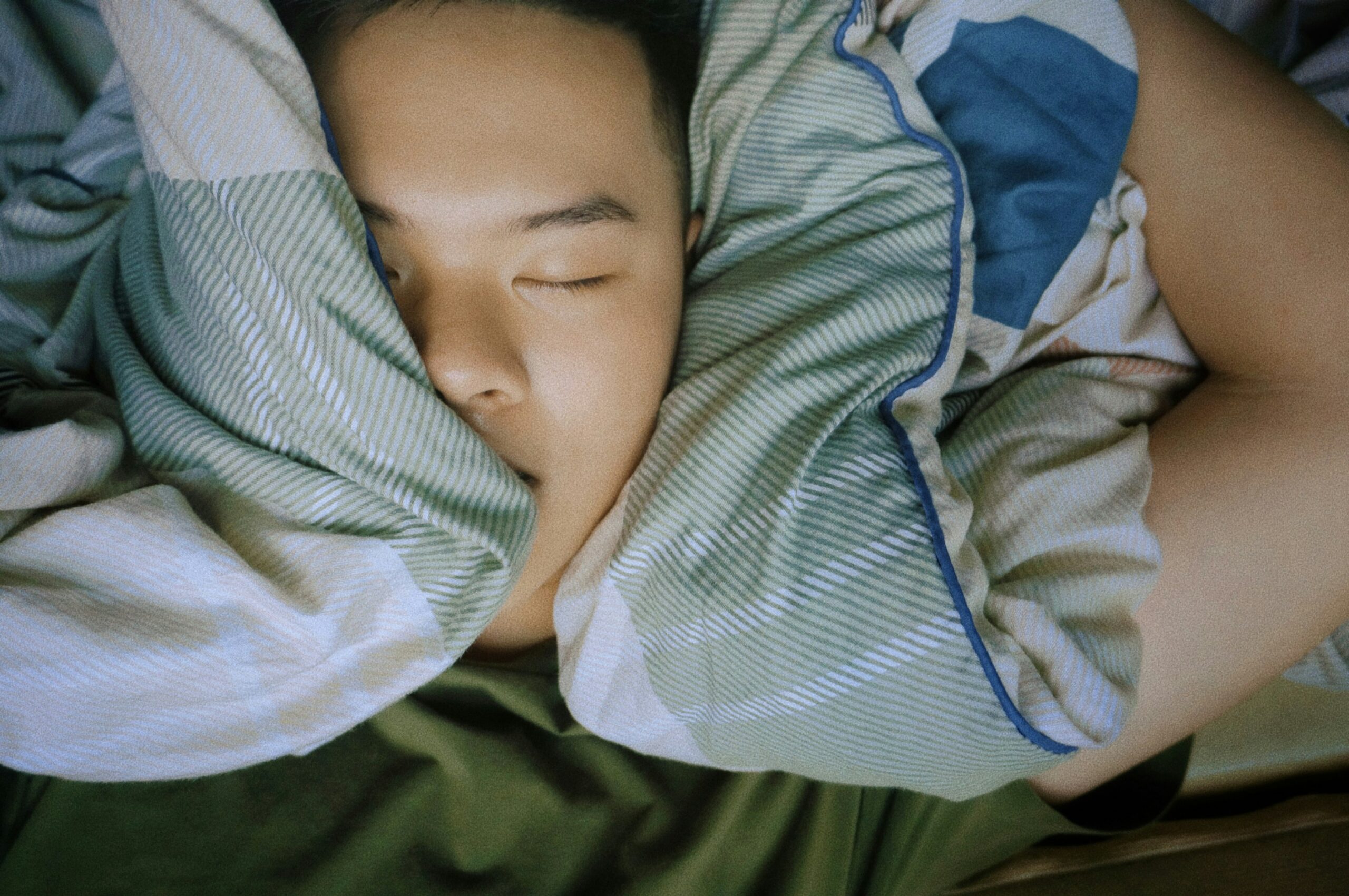 A recent study found that less than two hours of so-called "catch-up" sleep can reduce anxiety in teenagers, but that a fairly consistent sleep schedule with little to no variation between weekdays and weekends is optimal. On average, 8 to 10 hours of sleep is ideal for improved attention span, memory and overall quality of life.