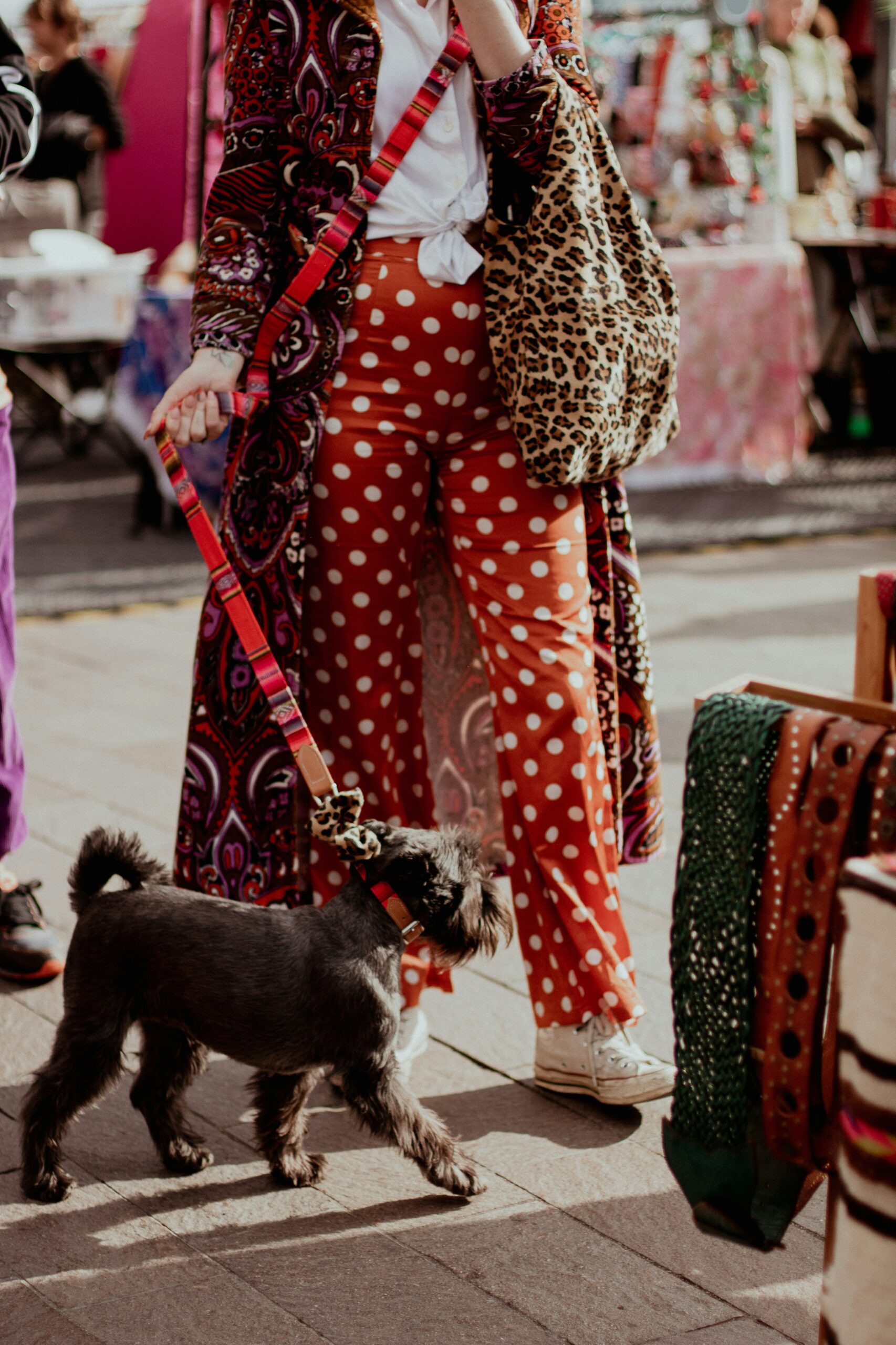 New research reveals that true happiness comes from embracing personal style and sustainability, rather than chasing trends. Extending clothing lifespans and reducing social comparison not only benefits the planet but also strengthens confidence and self-image.
