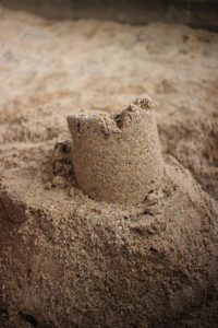 Finland's new sand battery stores 100 MWh of solar and wind energy in sand as heat, replacing oil in district heating and cutting emissions by nearly 70%. With near-unlimited lifespan and zero eco‑toxicity, this solution stacks up as a long‑term, low-cost solution.

. Durable and eco-friendly, it offers stable renewable energy year-round.