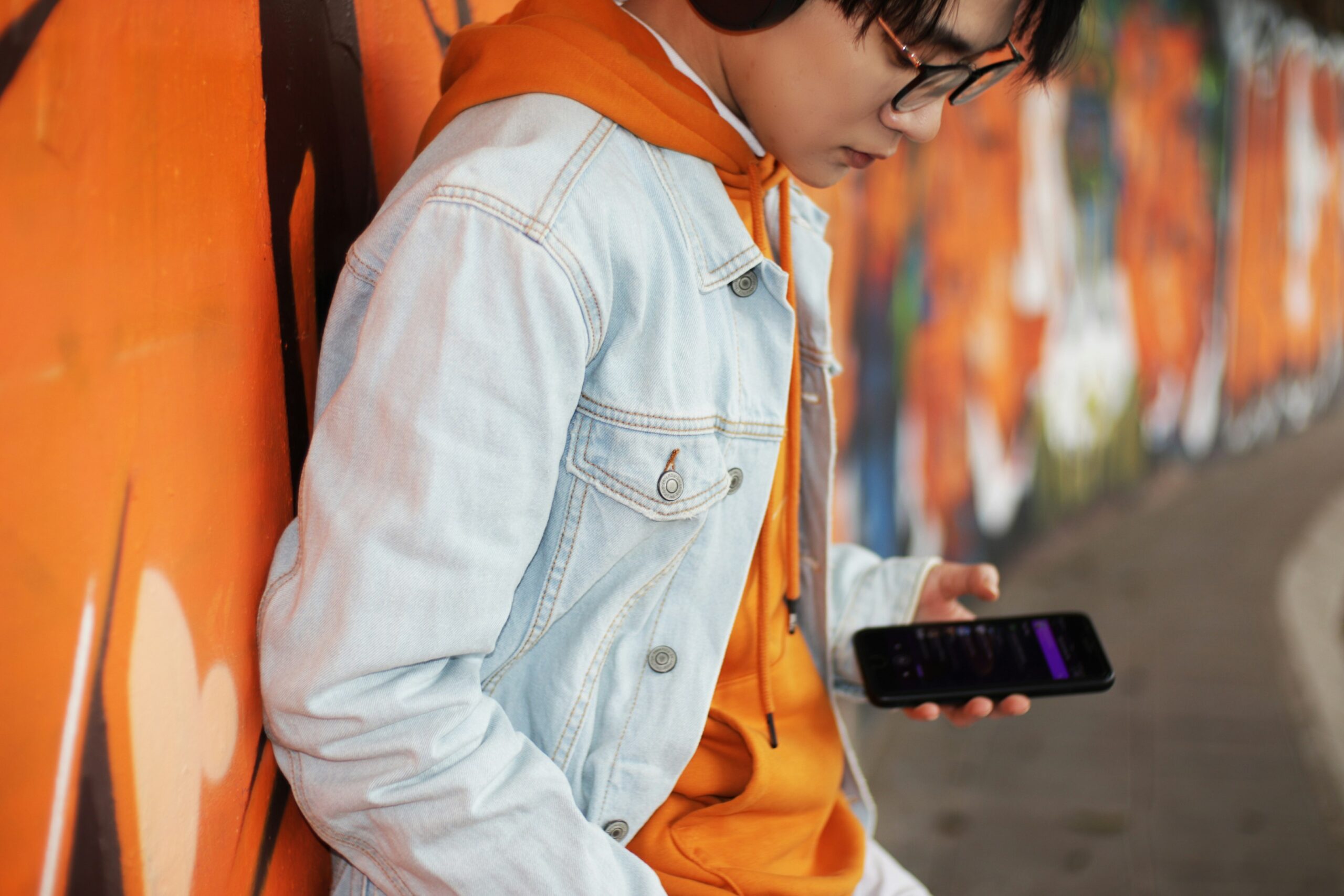 A recent study by developmental psychologist Ili Ma reveals that teens’ social sensitivity, curiosity, and emotional awareness—so often seen as vulnerabilities—are actually powerful assets in the fight against misinformation. Their paper provides tools for parents, schools, and policymakers to utilize these traits in building genuine digital resilience.