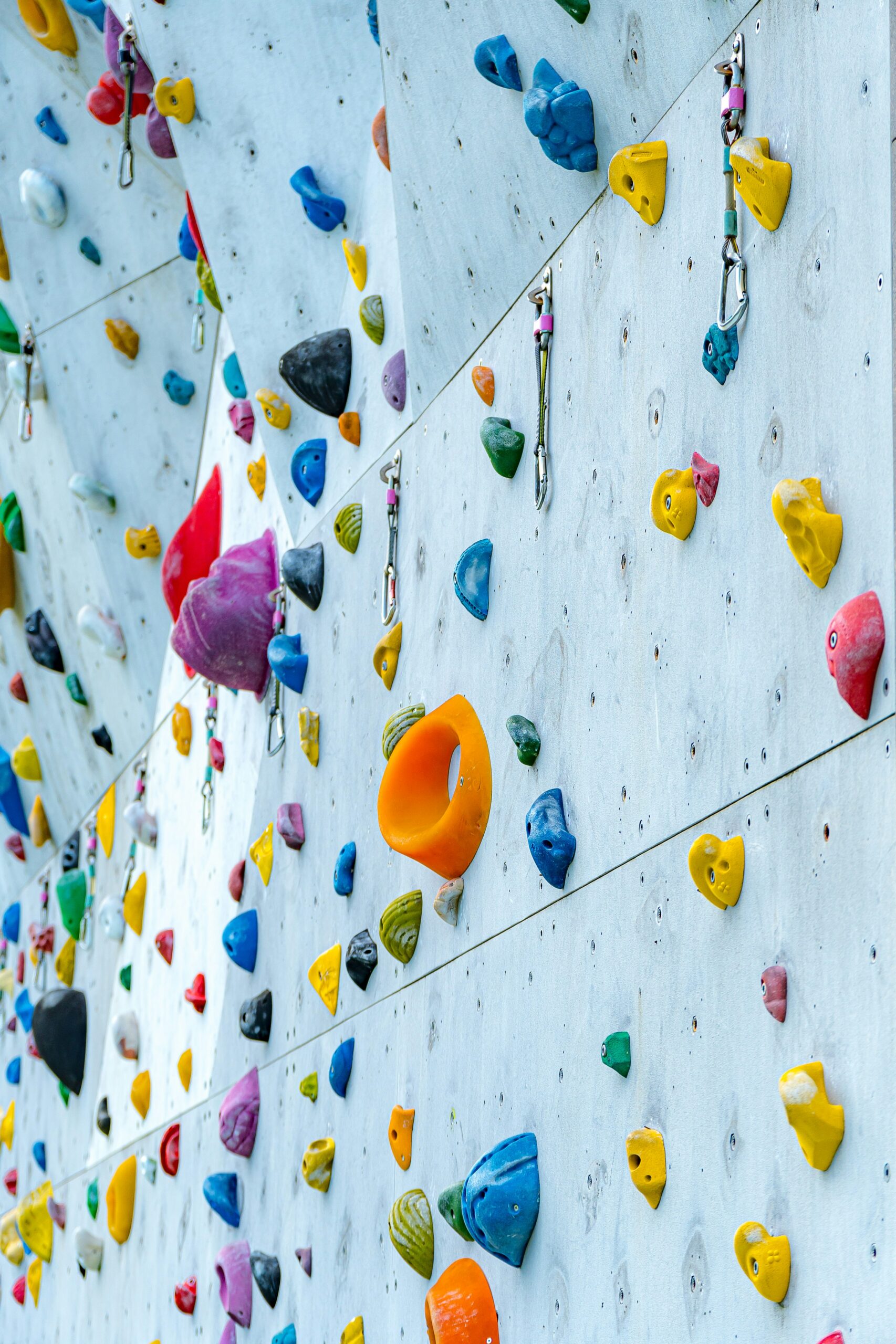 A UK-based study with psychiatric inpatients (depression, anxiety, OCD) found that structured climbing sessions on an indoor wall were described as emotionally uplifting, mentally clarifying, socially connecting, and physically empowering.