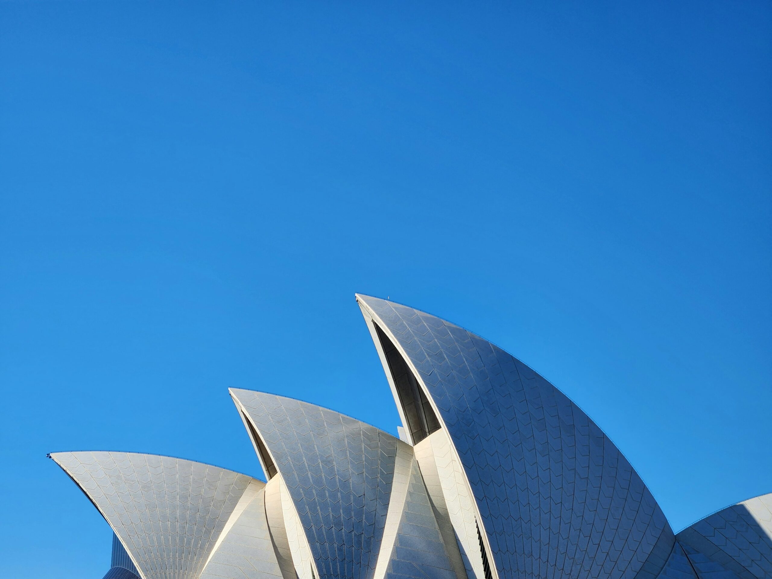 Starting July 2026, Australian households in New South Wales, South-East Queensland and South Australia will receive at least three hours of free solar power each day under the “Solar Sharer” scheme—even if they don’t own solar panels.