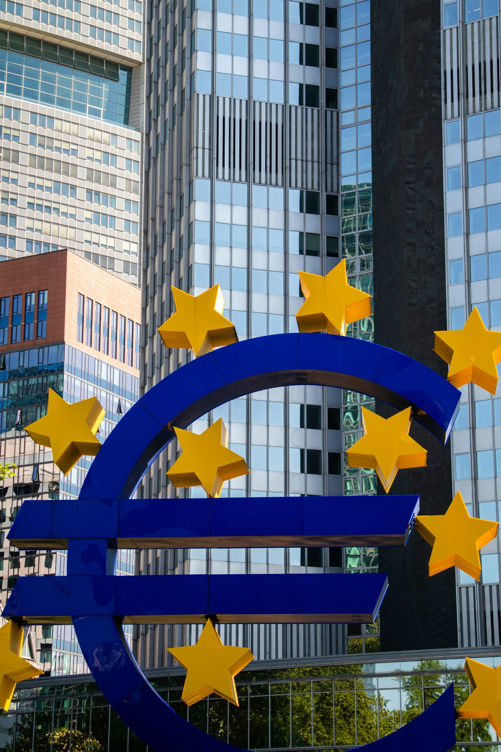 MEPs have backed a proposal to let pregnant or newly-parenting parliamentarians delegate their votes to a trusted colleague up to three months before birth and six months after. It’s a major step toward gender equality and supporting mothers in political life.