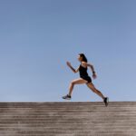 New research shows that just a few brisk minutes a day — climbing stairs, walking fast, doing chores or gardening — can cut the risk of premature death by up to 40 %, and reduce heart-disease risk by nearly half. These small, natural bursts of movement may become one of the simplest keys to long-lasting health.
