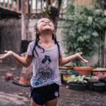 New insights show that spending time outdoors in the rain can lift mood and support brain function. Cooler air, sensory stimulation and a break from routine help boost alertness, while natural light and movement contribute to improved mental clarity and emotional balance.